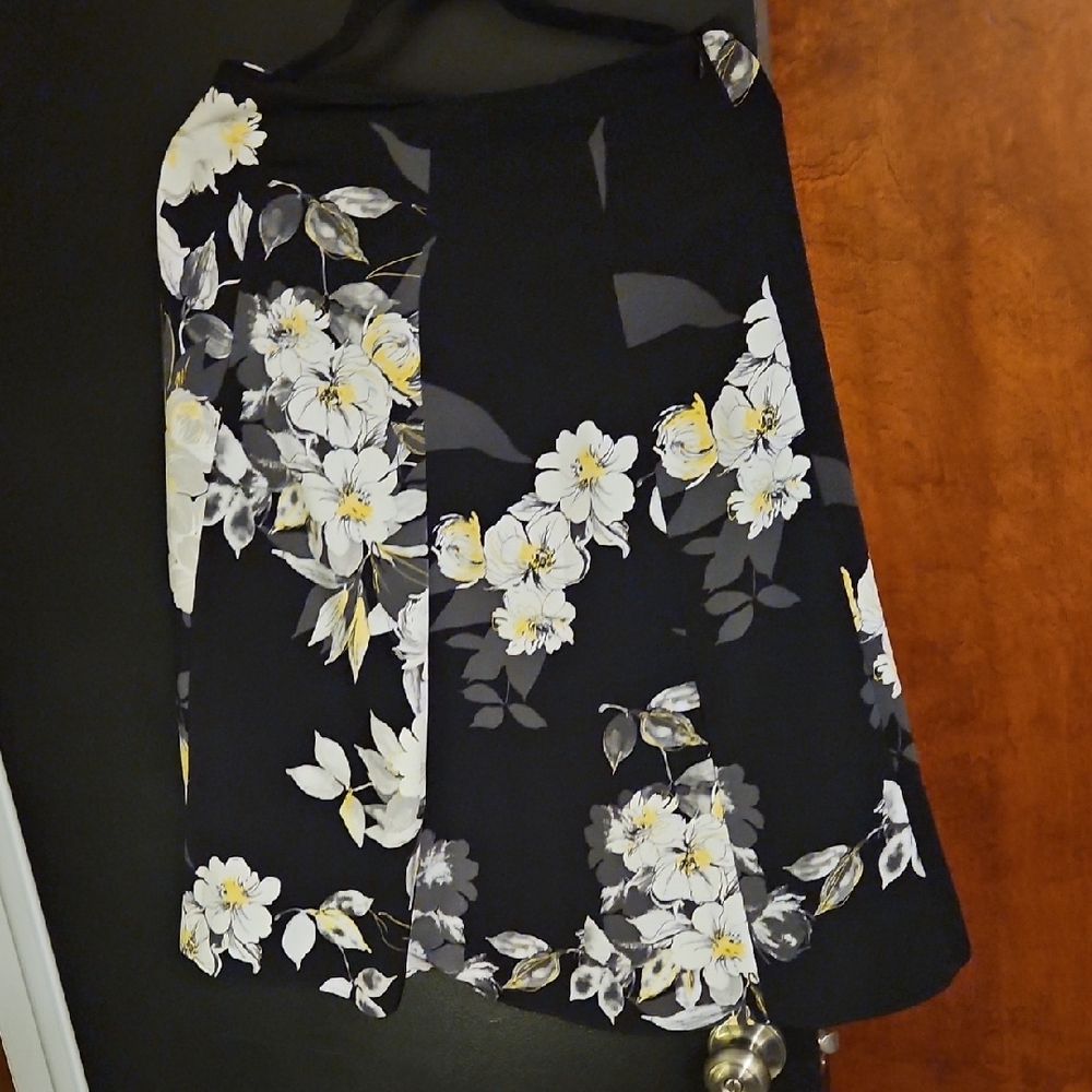 White House Black Market Black Floral A-Line Skirt